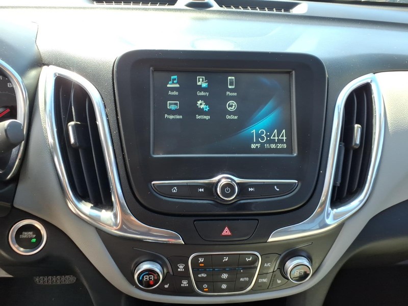 Chevrolet Equinox Vehicle Full-screen Gallery Image 17