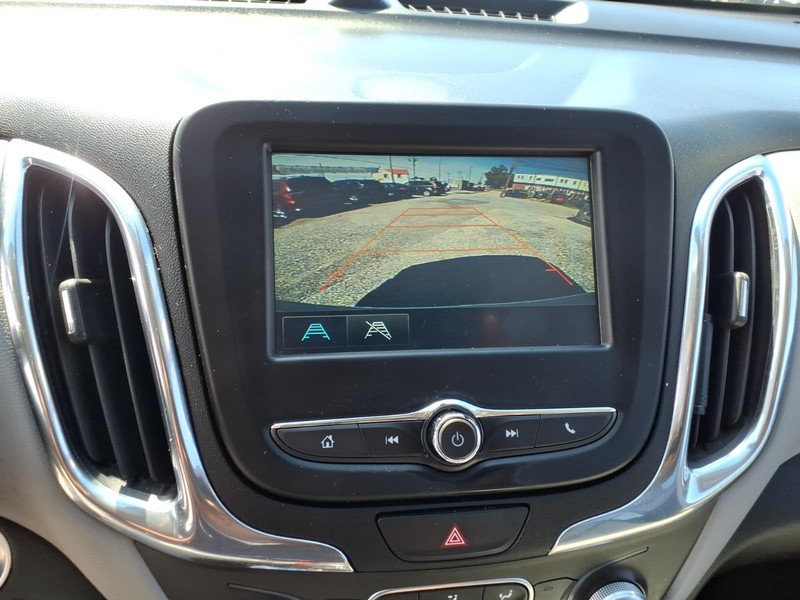 Chevrolet Equinox Vehicle Full-screen Gallery Image 18