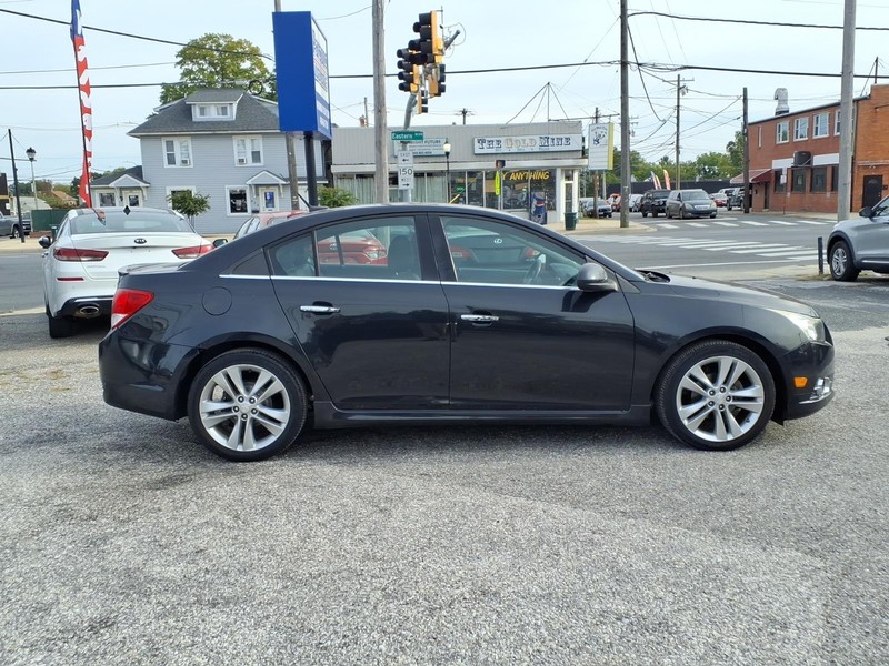 Chevrolet Cruze Vehicle Full-screen Gallery Image 03