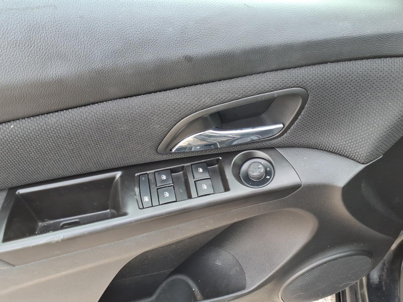 Chevrolet Cruze Vehicle Full-screen Gallery Image 09