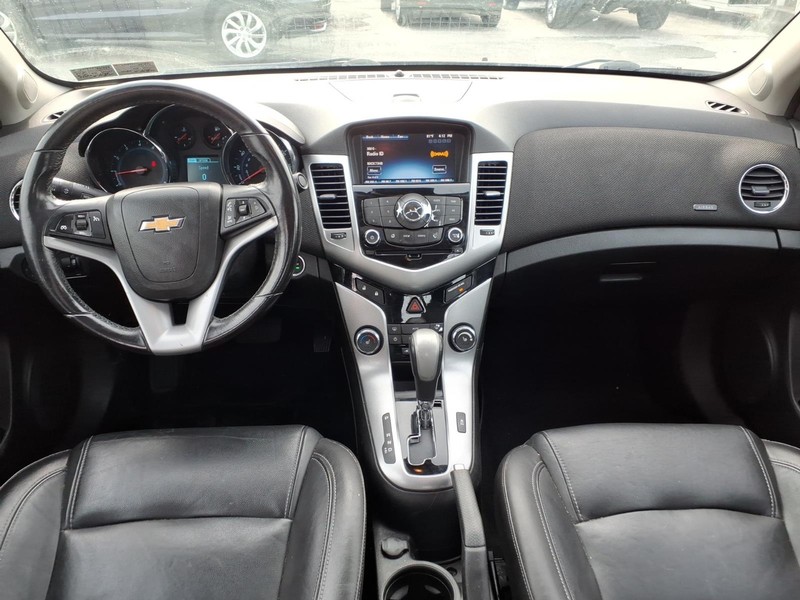Chevrolet Cruze Vehicle Full-screen Gallery Image 12