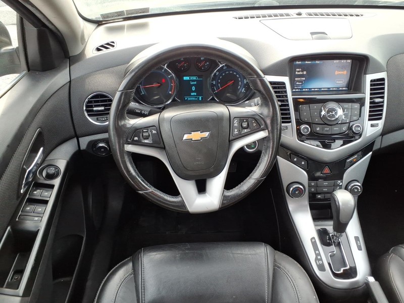 Chevrolet Cruze Vehicle Full-screen Gallery Image 13