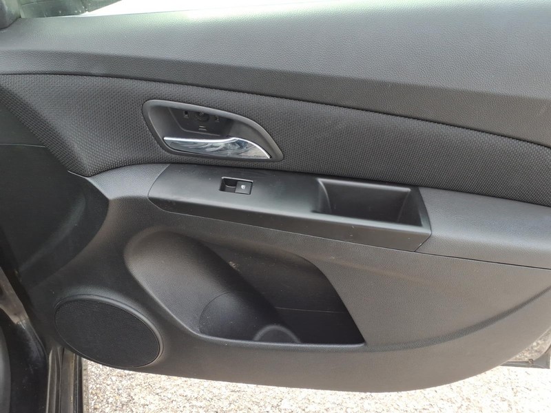 Chevrolet Cruze Vehicle Full-screen Gallery Image 15