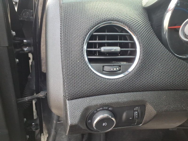 Chevrolet Cruze Vehicle Full-screen Gallery Image 18