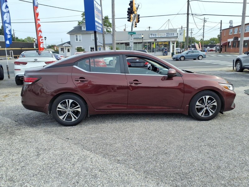 Nissan Sentra Vehicle Full-screen Gallery Image 05