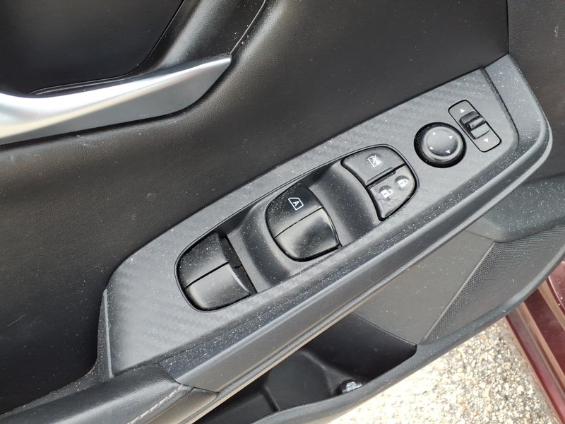 Nissan Sentra Vehicle Full-screen Gallery Image 11
