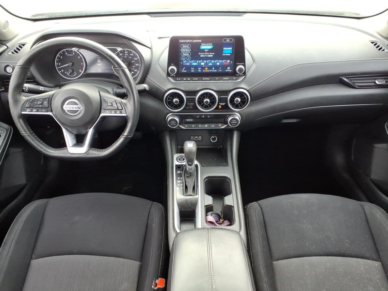 Nissan Sentra Vehicle Full-screen Gallery Image 15