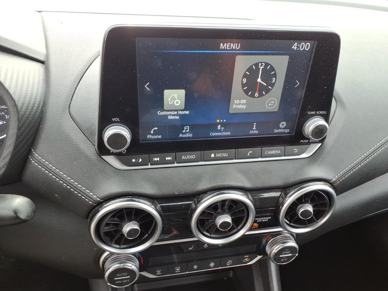 Nissan Sentra Vehicle Full-screen Gallery Image 16