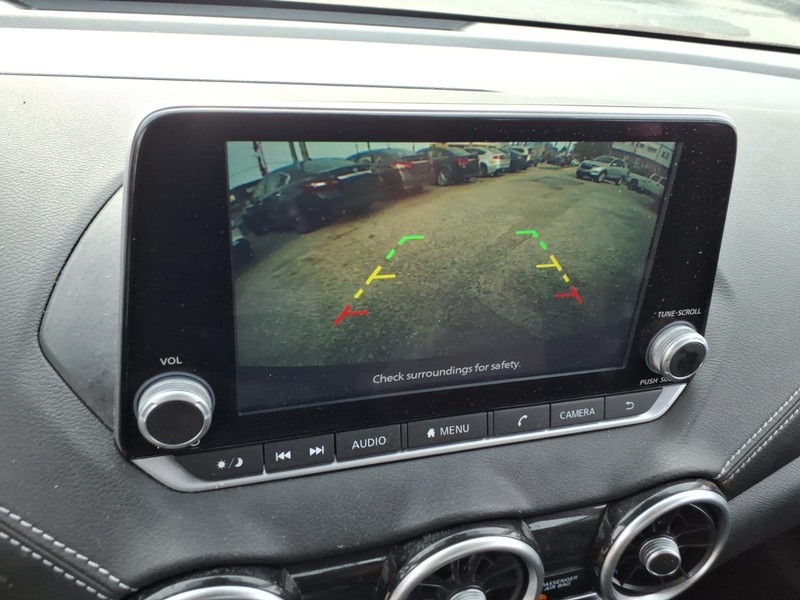 Nissan Sentra Vehicle Full-screen Gallery Image 17