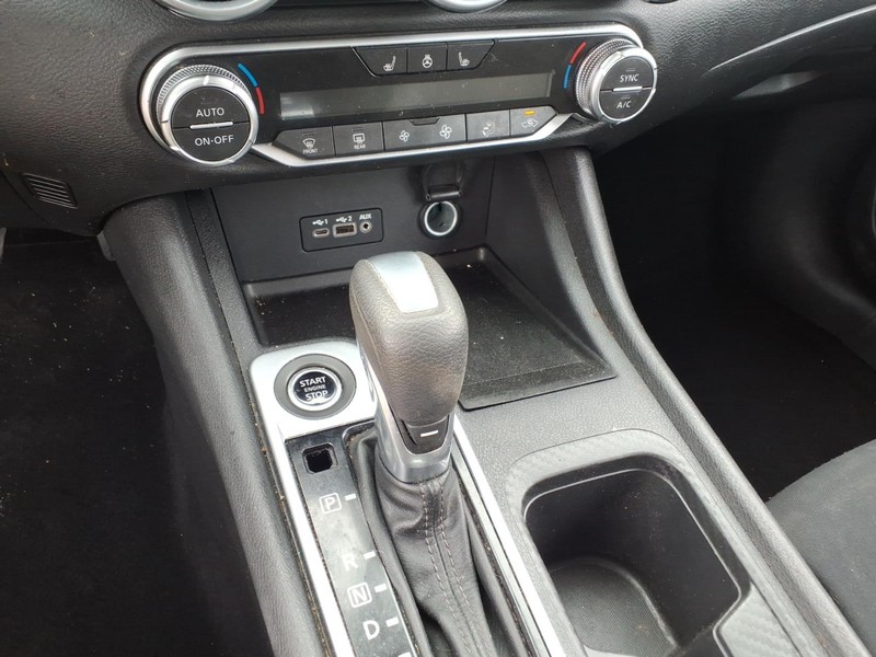 Nissan Sentra Vehicle Full-screen Gallery Image 18
