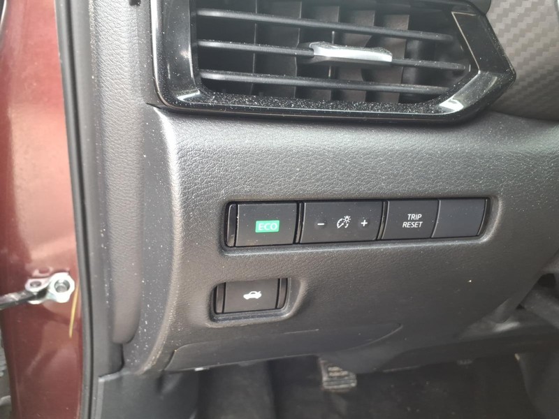 Nissan Sentra Vehicle Full-screen Gallery Image 19