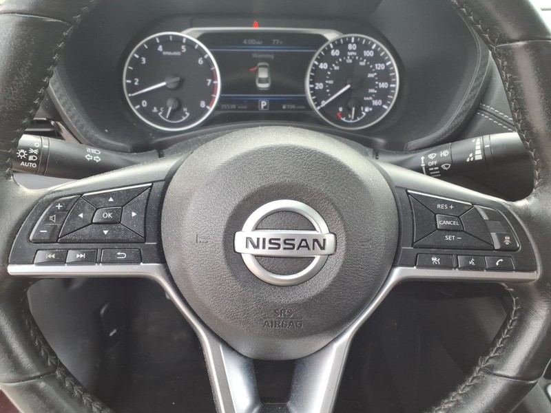Nissan Sentra Vehicle Full-screen Gallery Image 20