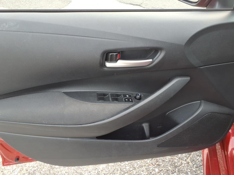 Toyota Corolla Vehicle Full-screen Gallery Image 11