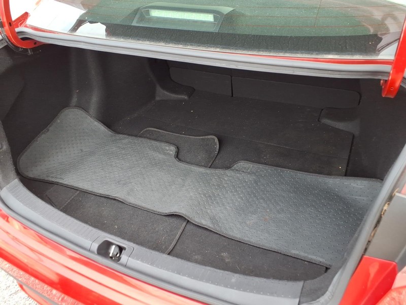 Toyota Corolla Vehicle Full-screen Gallery Image 13
