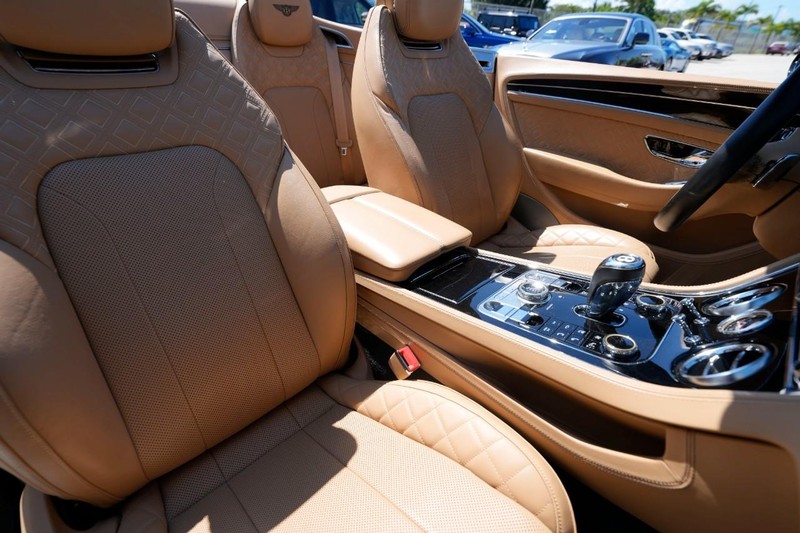 Bentley Continental Vehicle Image 37