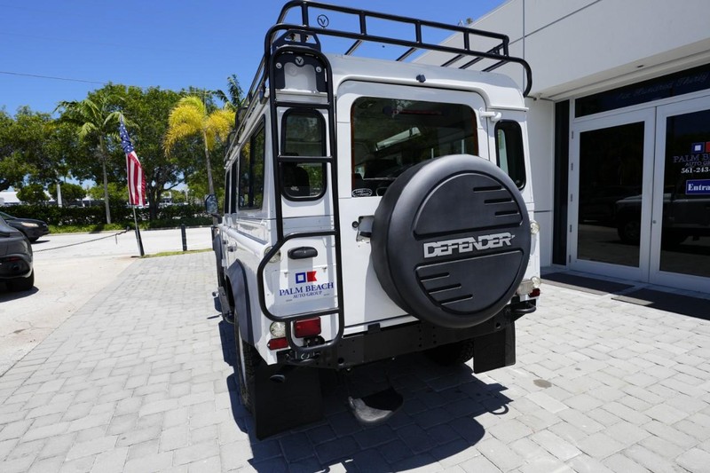 Land Rover Defender Vehicle Image 04