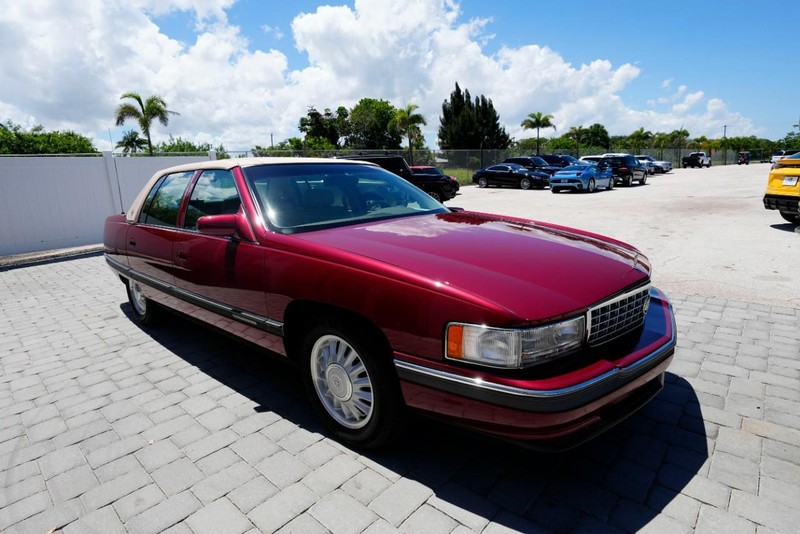 Cadillac Concours Vehicle Image 13