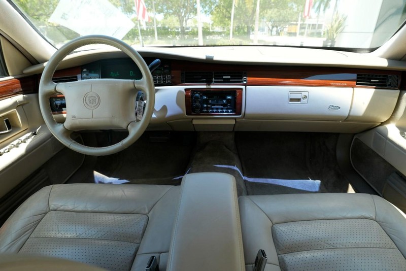 Cadillac Concours Vehicle Image 39