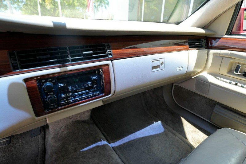 Cadillac Concours Vehicle Image 40