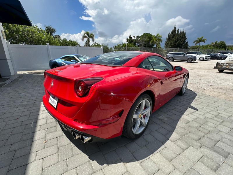 Ferrari California T Vehicle Image 10