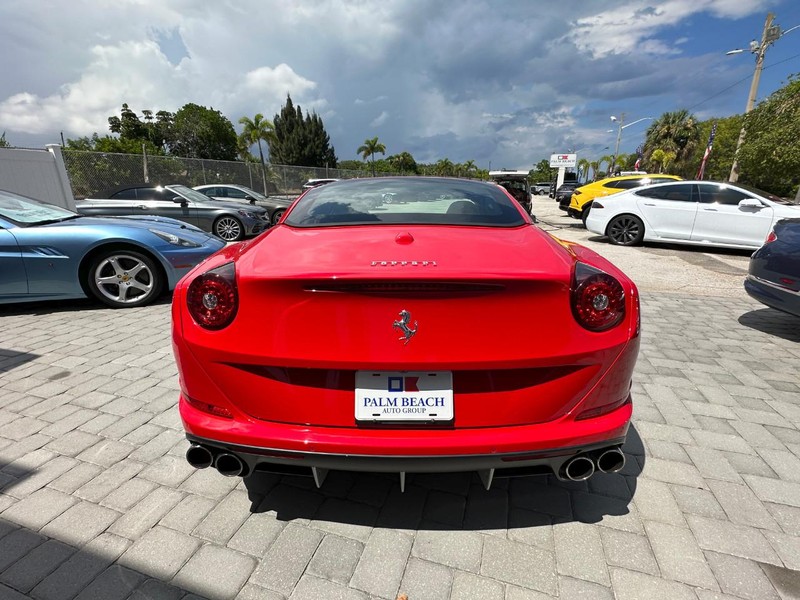 Ferrari California T Vehicle Image 12