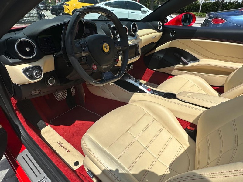 Ferrari California T Vehicle Image 21