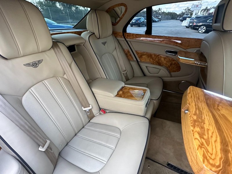 Bentley Mulsanne Vehicle Image 26