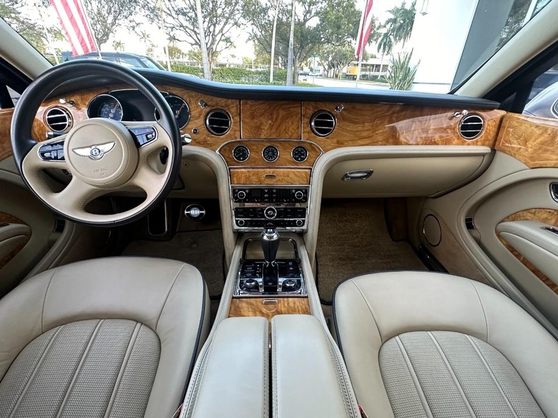 Bentley Mulsanne Vehicle Image 32