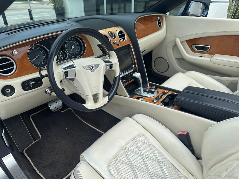 Bentley Continental GT Speed Vehicle Image 21
