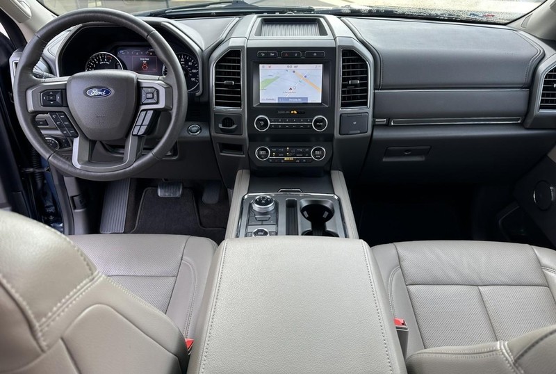 2020 Ford Expedition XLT photo