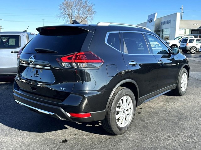 2018 Nissan Rogue SV photo 2