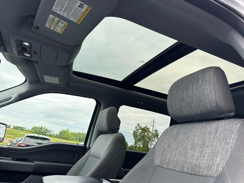 Ford F-150 Vehicle Full-screen Gallery Image 09