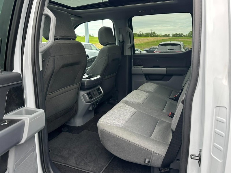 Ford F-150 Vehicle Full-screen Gallery Image 12