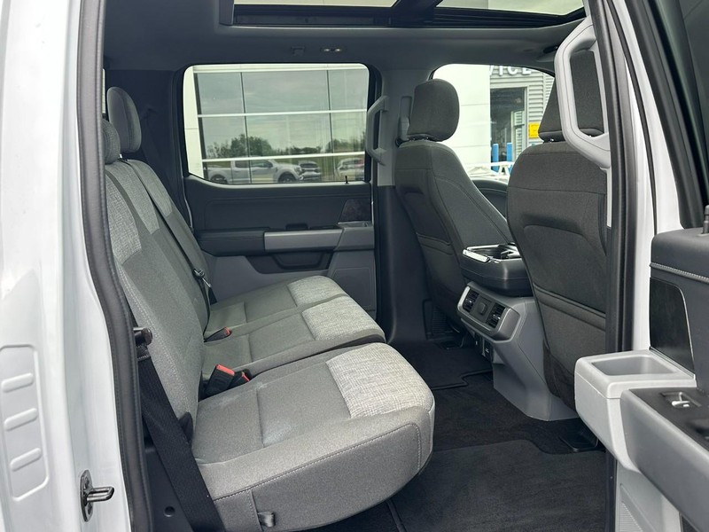 Ford F-150 Vehicle Full-screen Gallery Image 13