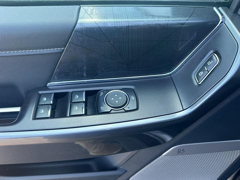 Ford F-150 Vehicle Full-screen Gallery Image 08