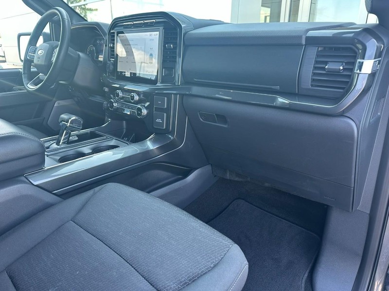 Ford F-150 Vehicle Full-screen Gallery Image 12