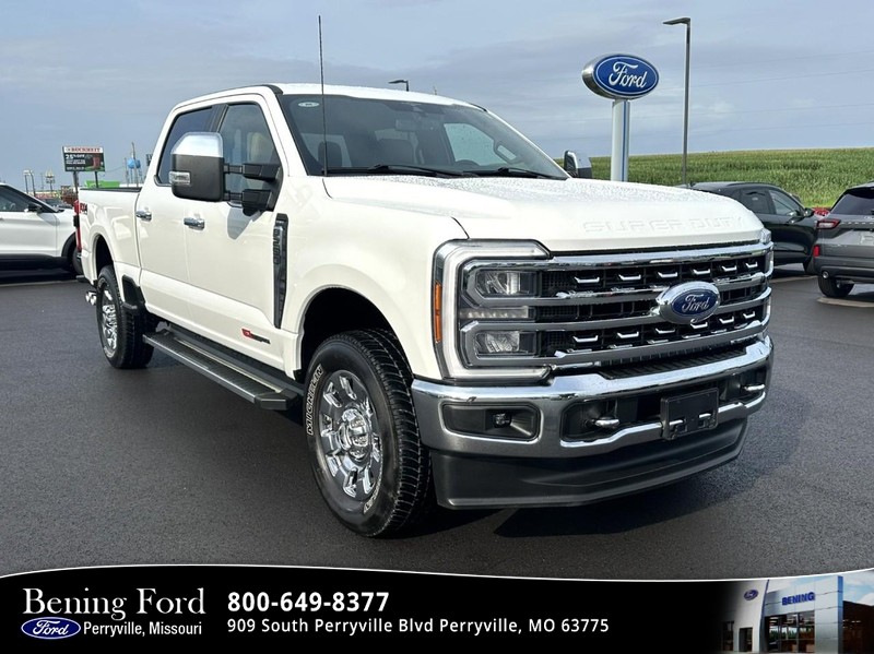 Ford Super Duty F-250 SRW Vehicle Full-screen Gallery Image 01