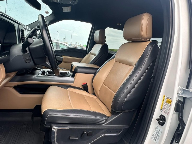 Ford Super Duty F-250 SRW Vehicle Full-screen Gallery Image 09