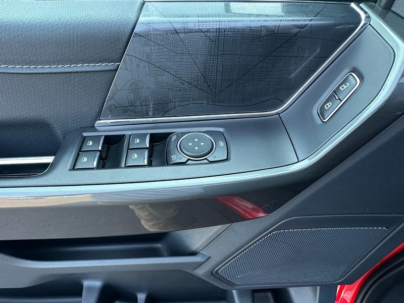 Ford F-150 Vehicle Full-screen Gallery Image 09