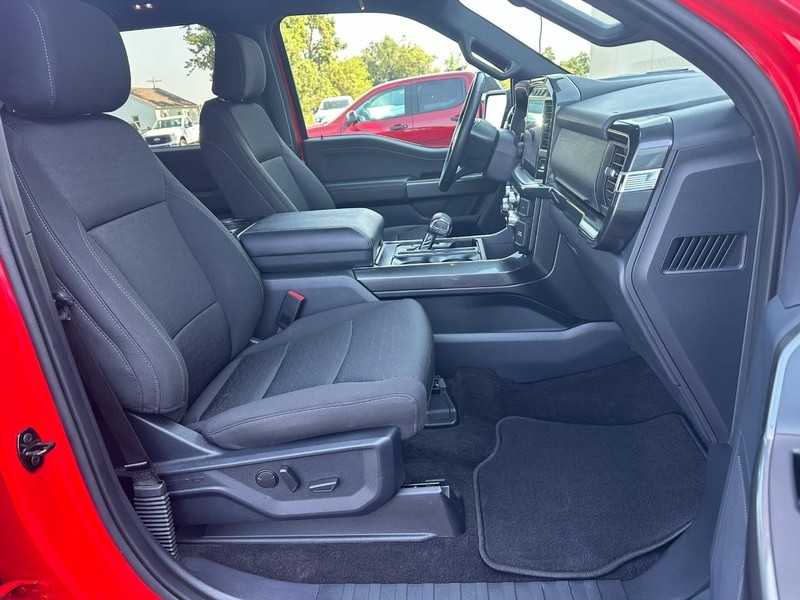 Ford F-150 Vehicle Full-screen Gallery Image 13