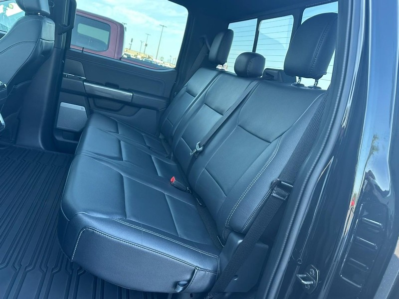 Ford F-150 Vehicle Full-screen Gallery Image 12