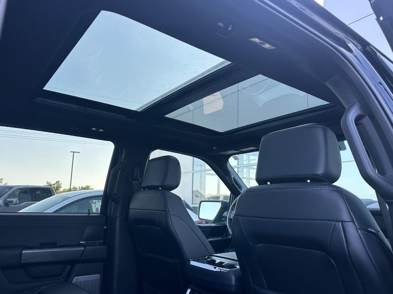 Ford F-150 Vehicle Full-screen Gallery Image 14