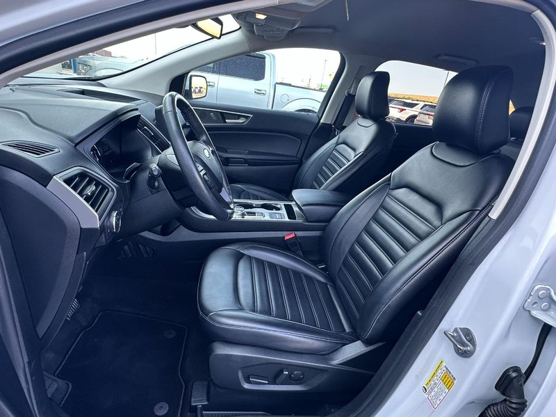 Ford Edge Vehicle Full-screen Gallery Image 07