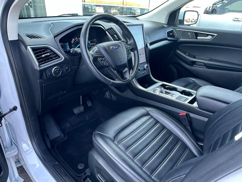 Ford Edge Vehicle Full-screen Gallery Image 08