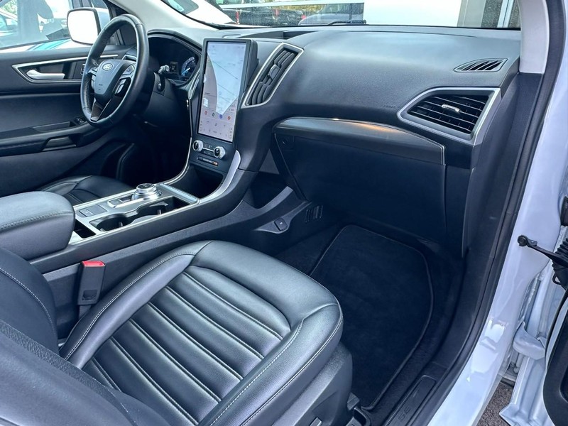 Ford Edge Vehicle Full-screen Gallery Image 14