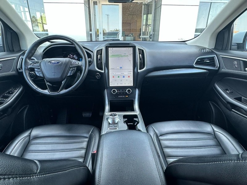 Ford Edge Vehicle Full-screen Gallery Image 17