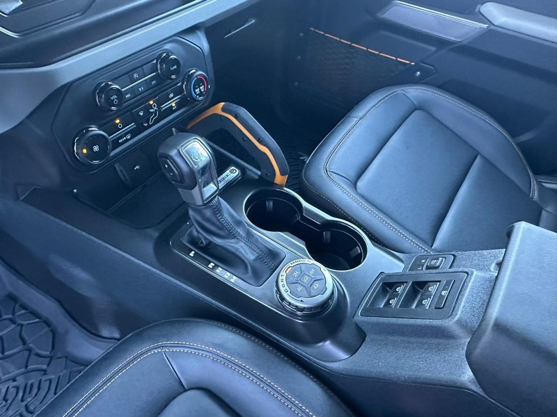 Ford Bronco Vehicle Full-screen Gallery Image 09