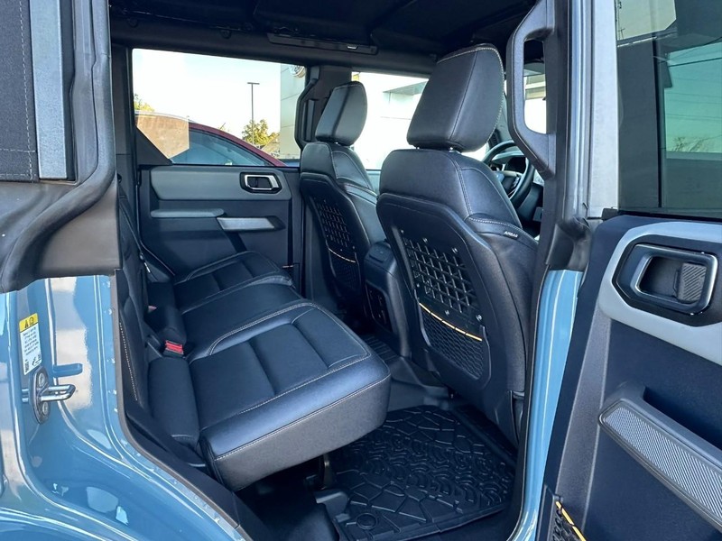 Ford Bronco Vehicle Full-screen Gallery Image 11