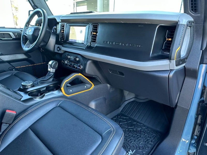 Ford Bronco Vehicle Full-screen Gallery Image 12