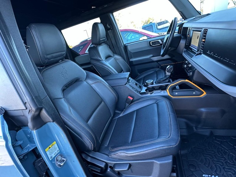 Ford Bronco Vehicle Full-screen Gallery Image 13